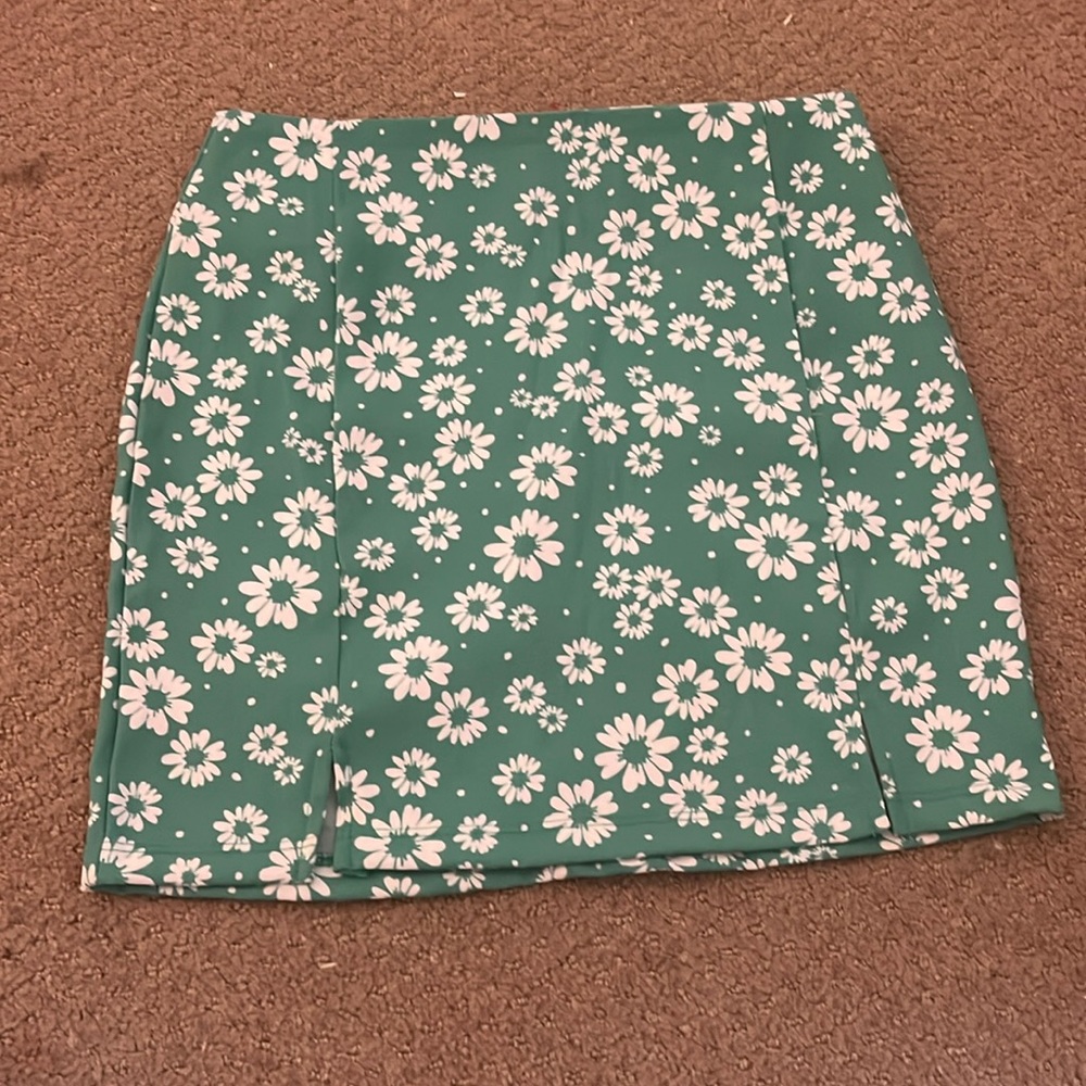 Tillys S Girls green floral skirt